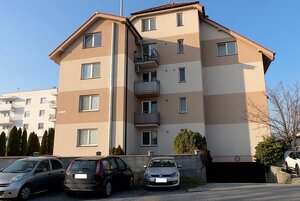 Štýlový 4-izbový mezonet v Stupave s dvoma kúpeľňami, parkovaním a atmosférou rodinného domu. — foto 30