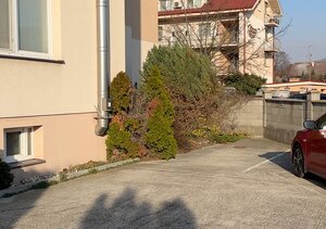 Štýlový 4-izbový mezonet v Stupave s dvoma kúpeľňami, parkovaním a atmosférou rodinného domu. — foto 33