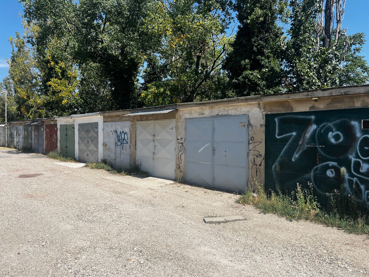 Ponúkame na predaj garáž, Vyhnianska cesta, Bratislava - Nové Mesto. — foto 2