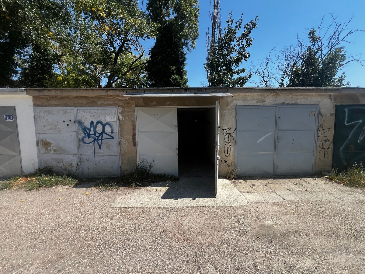 Ponúkame na predaj garáž, Vyhnianska cesta, Bratislava - Nové Mesto. — foto 3